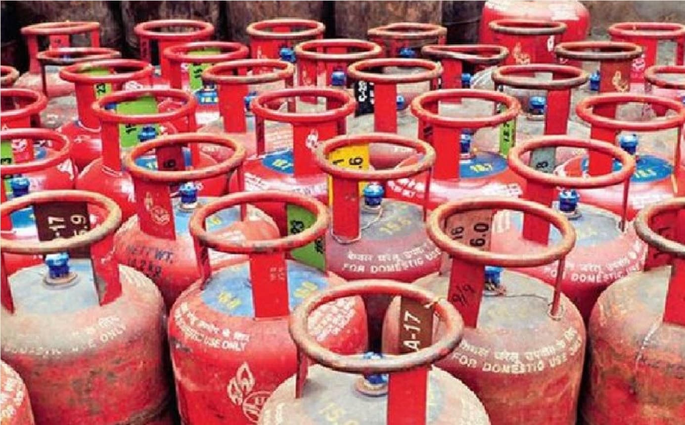 UP News: यूपी की महिलाओं को होली पर फ्री मिलेगा गैस सिलेंडर