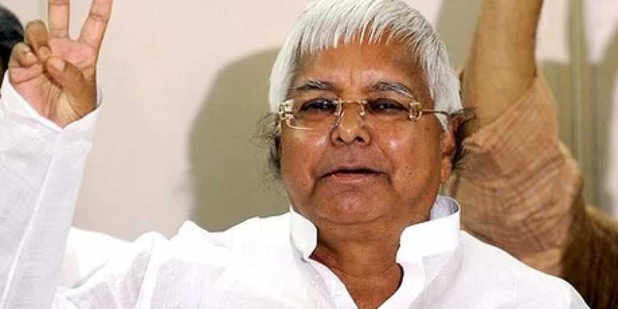 Bihar Politics: सियासी कोहरे के बीच आरजेडी के महारथी तैयार, संभावित सीटों पर पार्टी नये चेहरों पर खेलेगा दांव Bihar Politics: सियासी कोहरे के बीच आरजेडी के महारथी तैयार, संभावित सीटों पर पार्टी नये चेहरों पर खेलेगा दांव