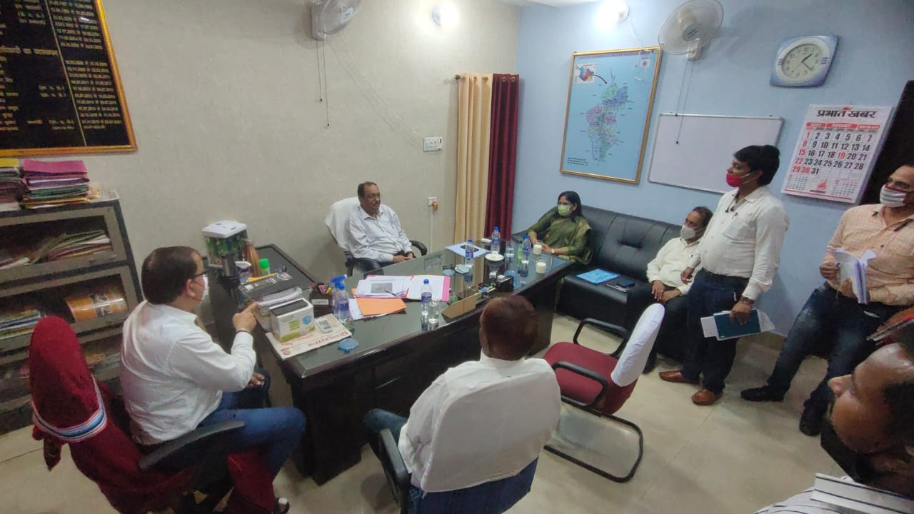 लोहरदगा नप क्षेत्र के दुकान व होल्डिंग टैक्स के बकायेदारों से जल्द होगी वसूली, अधिकारियों को मिले कई निर्देश