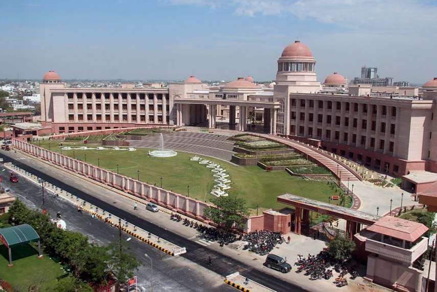 Allahabad High Court: गंगा में गंदगी पर सख्त दिखे तेवर, कहा- 27 शहरों के दूषित पानी को गंगा में जाने से रोकें