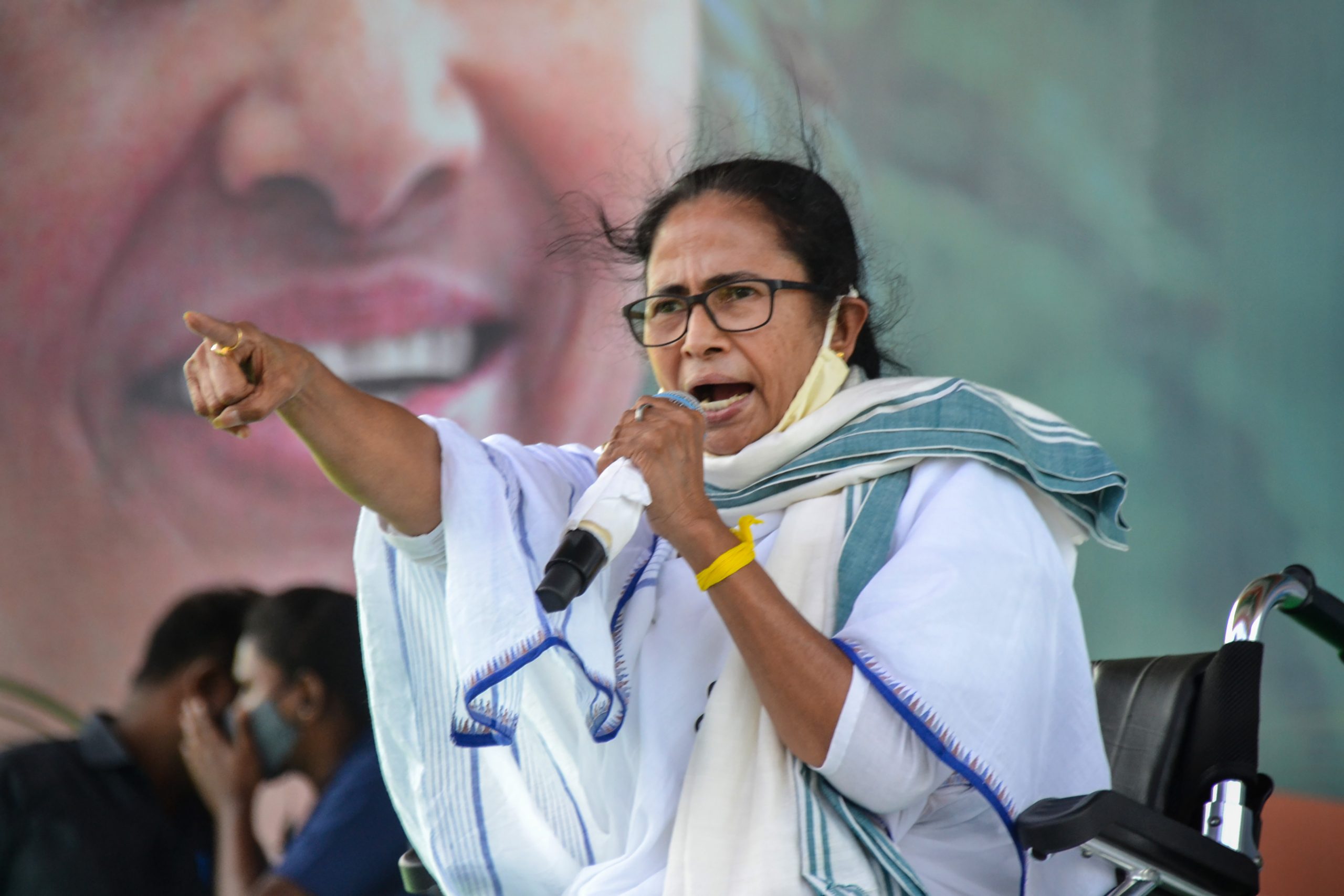5 मई के बाद बंगाल में सबको फ्री में कोरोना वैक्सीन दिया जायेगा, ममता बनर्जी के हवाले से TMC ने किया ट्वीट