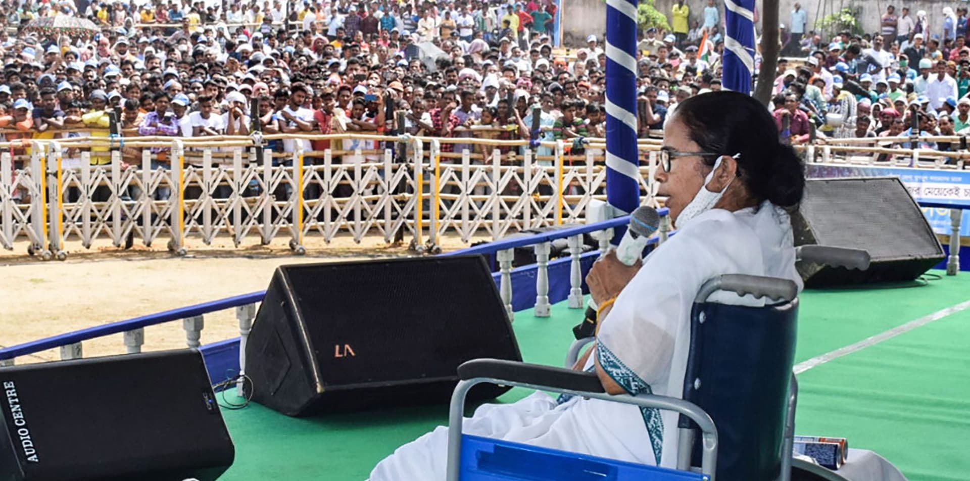 West Bengal Poll 2021: दुर्गा पूजा में सभी क्लबों को 50-50 हजार रुपये देती हूं, जंगलमहल में बोलीं ममता बनर्जी West Bengal Poll 2021: दुर्गा पूजा में सभी क्लबों को 50-50 हजार रुपये देती हूं, जंगलमहल में बोलीं ममता बनर्जी