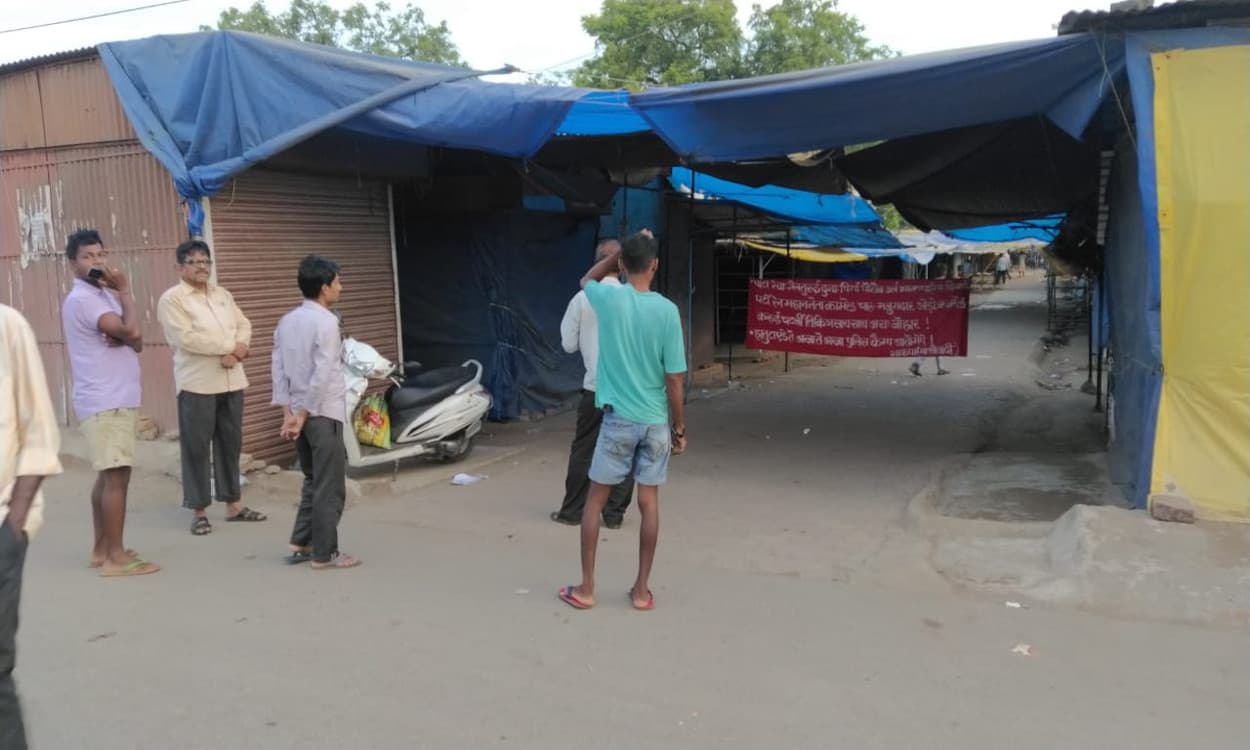चाईबासा शहर में नक्सली बैनर लगने से सकते में लोग, एसपी ने दिये जांच के आदेश चाईबासा शहर में नक्सली बैनर लगने से सकते में लोग, एसपी ने दिये जांच के आदेश