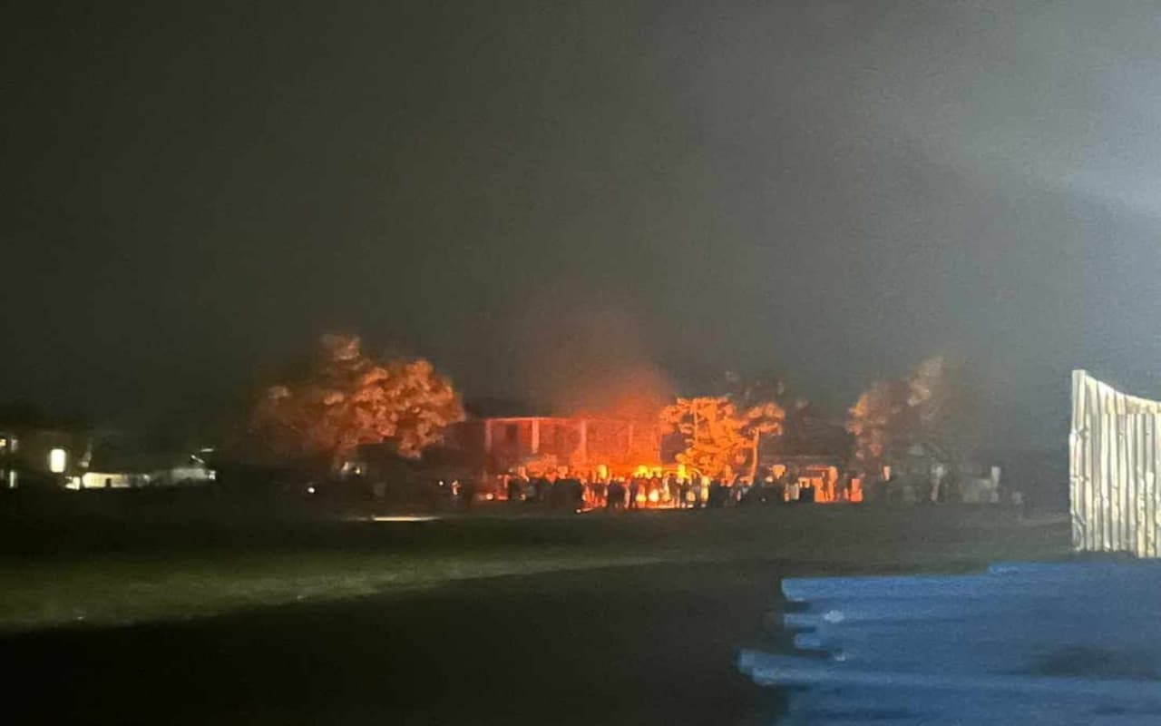 Manipur Violence: चुराचांदपुर में हिंसा के बाद इंटरनेट सेवा बंद, धारा 144 लागू, पूरे इलाके में पुलिस तैनात Manipur Violence: चुराचांदपुर में हिंसा के बाद इंटरनेट सेवा बंद, धारा 144 लागू, पूरे इलाके में पुलिस तैनात