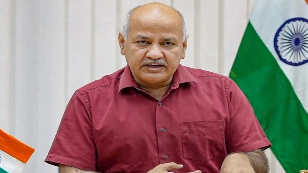 मनीष सिसोदिया के सहयोगी को शराब कारोबारी ने दिए 1 करोड़, CBI की FIR की बड़ी बातें जानें