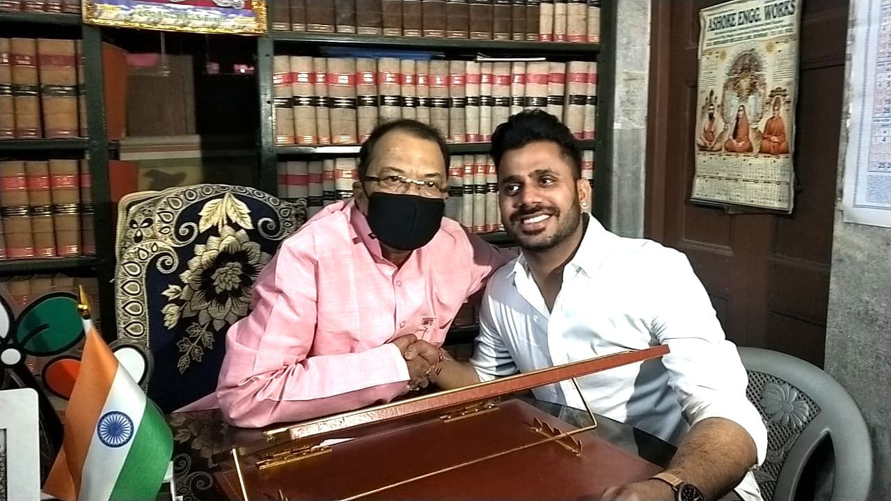 Bengal Election News: तृणमूल का टिकट मिलने के बाद मंत्री अरूप राय का आशीर्वाद लेने पहुंचे क्रिकेटर मनोज तिवारी, कही यह बात