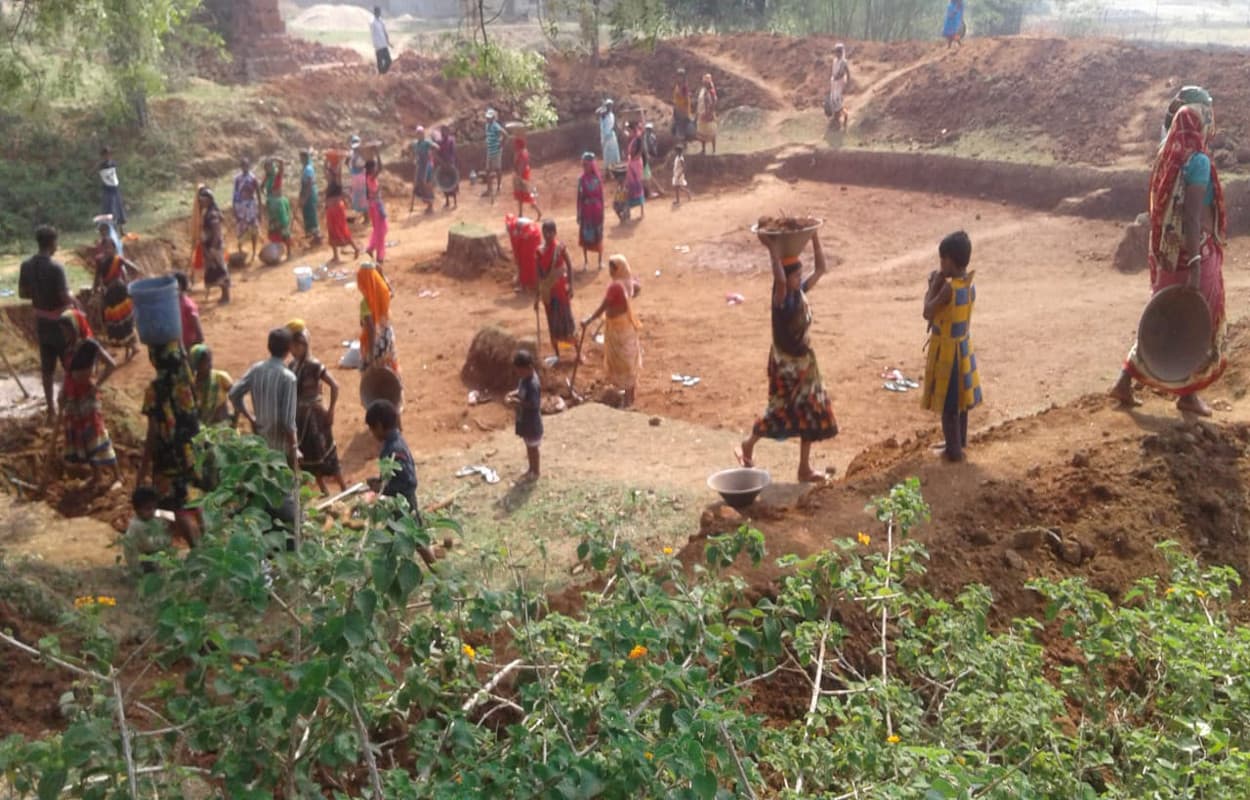 गोमिया में मनरेगा के कार्य ने पकड़ी रफ्तार, 1000 प्रवासी मजदूरों को भी मिला काम
