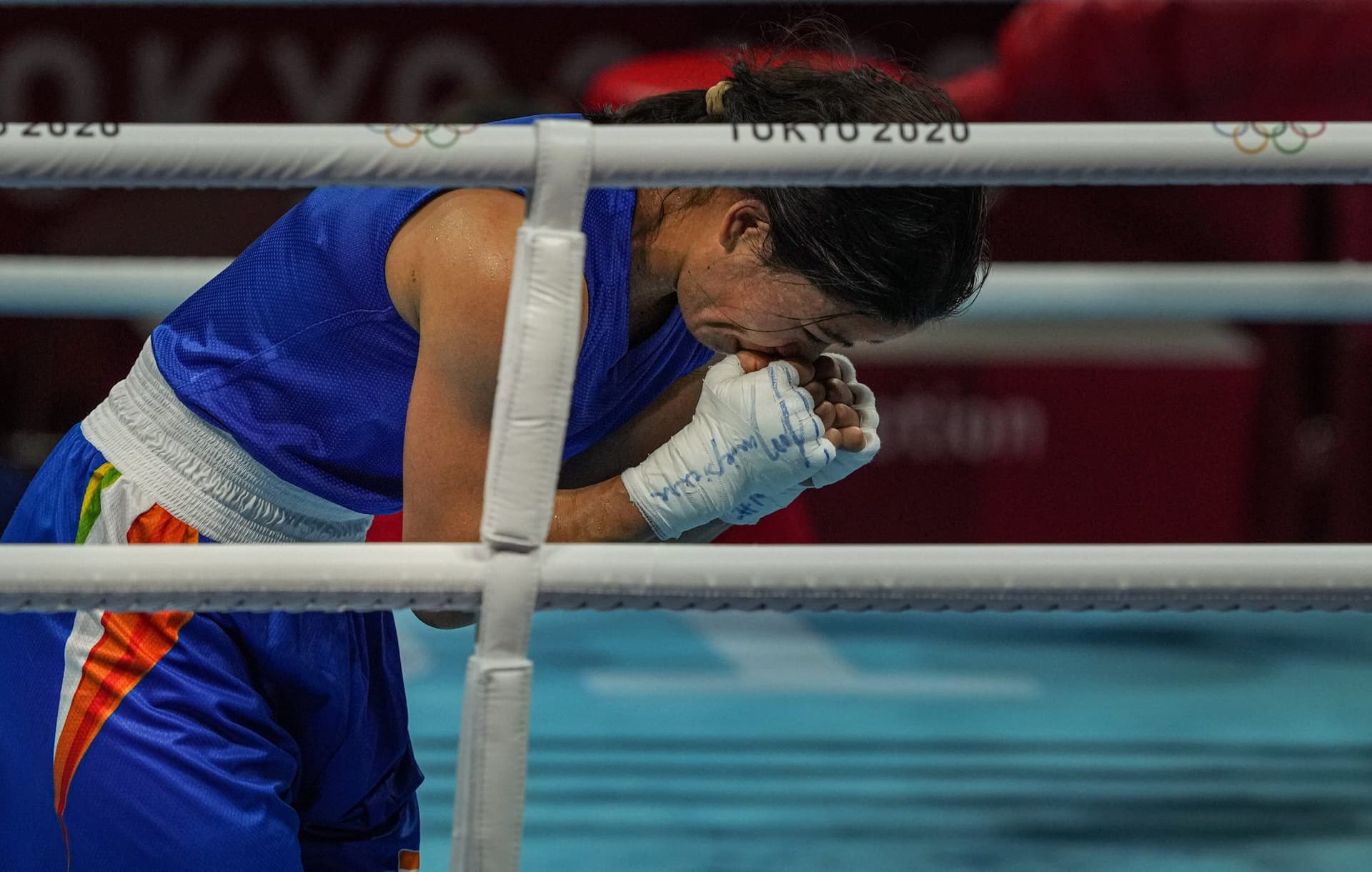 Tokyo Olympics : क्या मैरी कॉम के साथ हुआ धोखा ? दो राउंड जीतकर भी हो गयीं बाहर, स्कोरिंग पर उठ रहे सवाल Tokyo Olympics : क्या मैरी कॉम के साथ हुआ धोखा ? दो राउंड जीतकर भी हो गयीं बाहर, स्कोरिंग पर उठ रहे सवाल