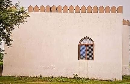 अलीगढ़ में चंदे की रकम से बनी मस्जिद अचानक एक दिन बेचकर फरार हो गया शातिर, जानें कैसे हुआ खुलासा