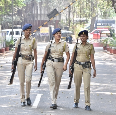 गुजरात में मास्क नहीं पहनने पर रोकने के लिए महिला पुलिसकर्मी को देना पड़ा इस्तीफा