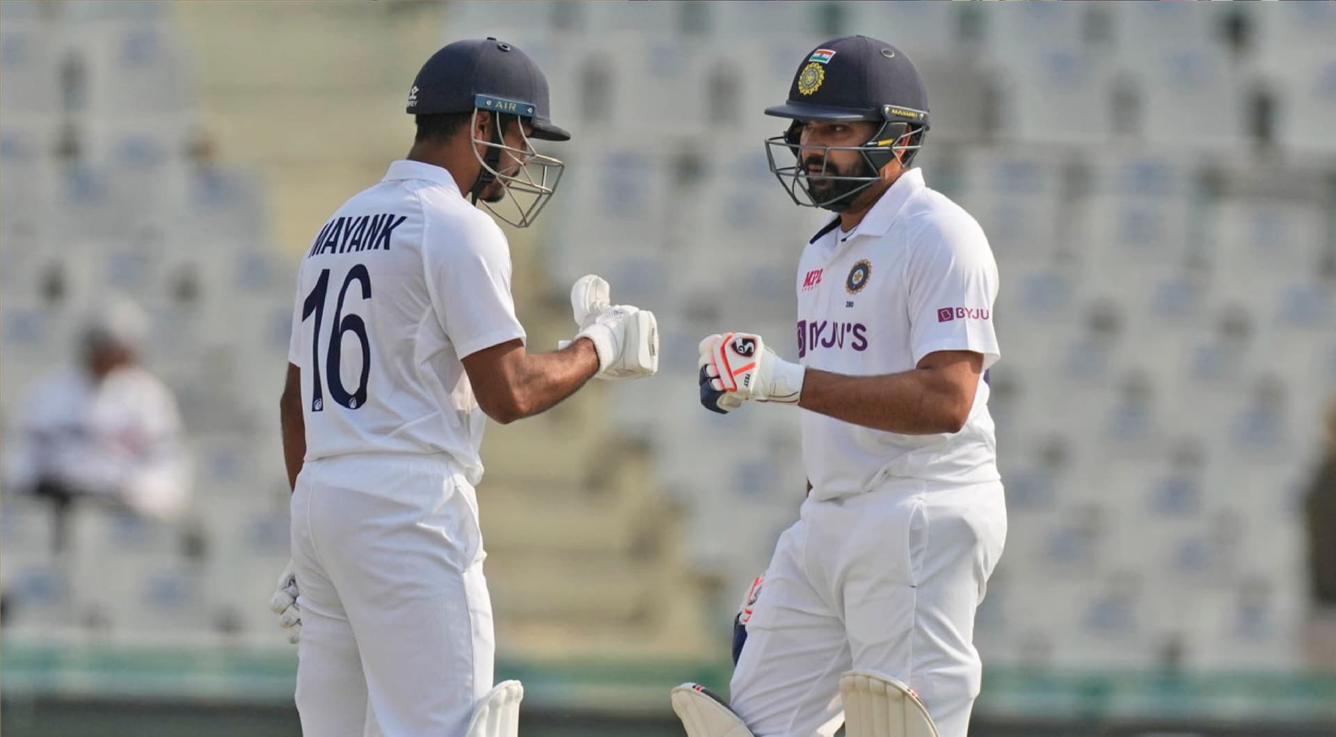 India vs Sri Lanka : भारत-श्रीलंका डे-नाइट टेस्ट में हुआ ड्रामा, नाटकीय अंदाज में रन आउट हुए मयंक अग्रवाल
