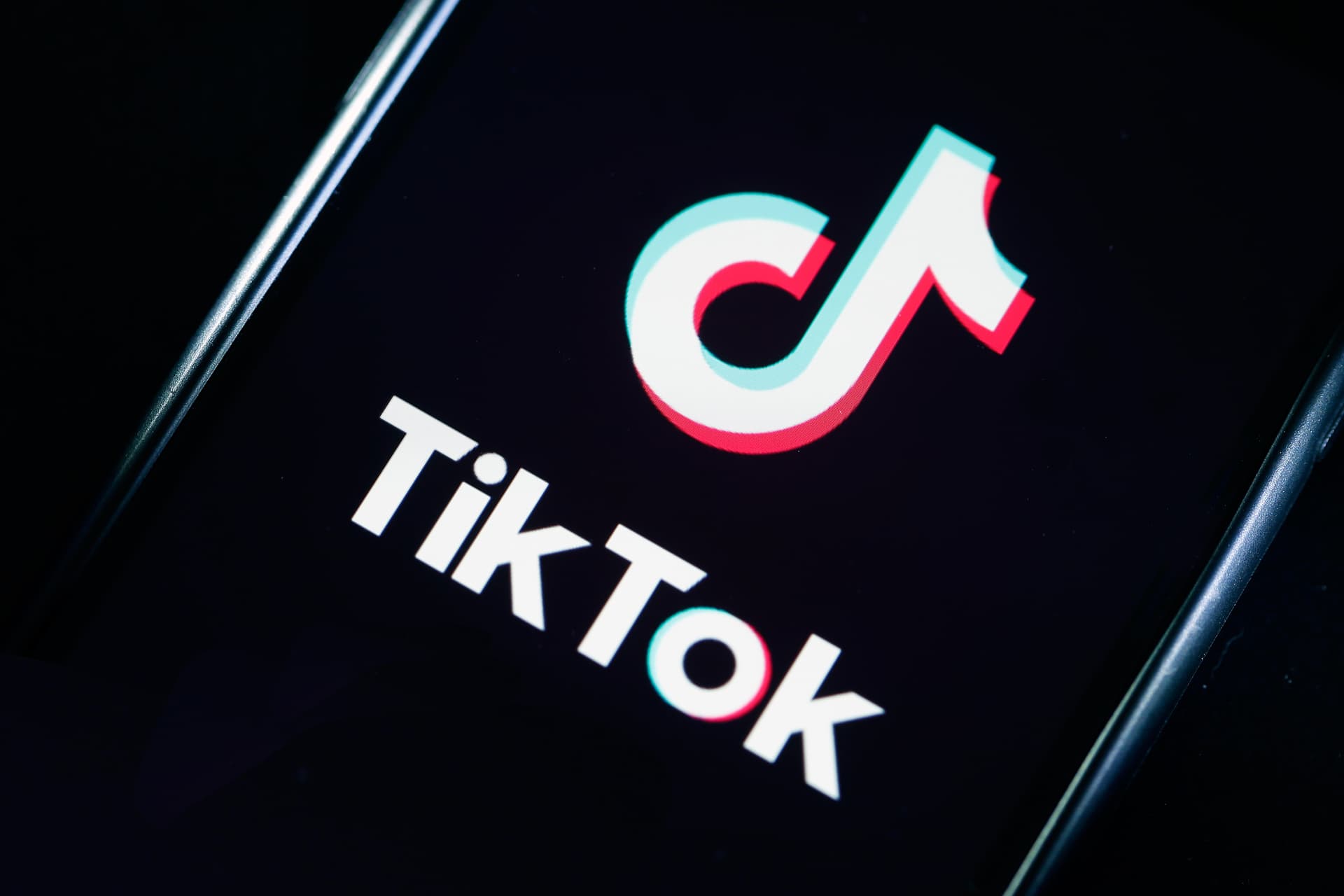 TikTok ने किया बड़ा धमाका, 2020 में Facebook को पछाड़ हासिल किया ये मुकाम