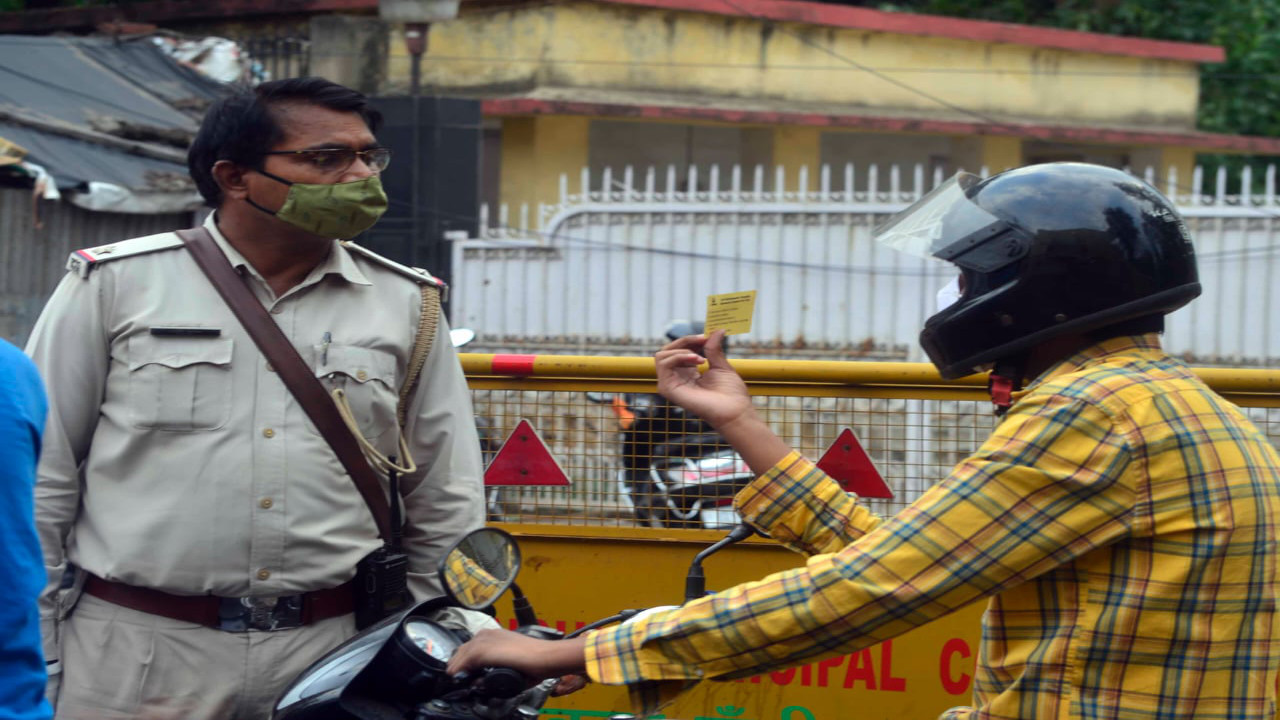 झारखंड में अब बिना वेरिफिकेशन के नहीं बनेगा पास, E- Pass के नियम में हुआ बदलाव, पढ़ें पूरी खबर झारखंड में अब बिना वेरिफिकेशन के नहीं बनेगा पास, E- Pass के नियम में हुआ बदलाव, पढ़ें पूरी खबर