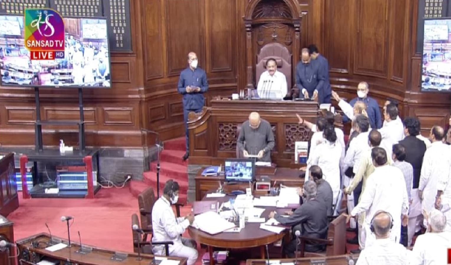 Monsoon Session: महंगाई और GST में बढ़ोतरी को लेकर विपक्ष का हंगामा, सदन की कार्यवाही दिनभर के लिए स्थगित