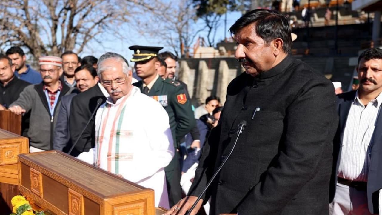 Himachal Pradesh: हिमाचल प्रदेश को पहली बार मिला डिप्टी सीएम, मंत्रियों के नाम पर फंसा पेंच! Himachal Pradesh: हिमाचल प्रदेश को पहली बार मिला डिप्टी सीएम, मंत्रियों के नाम पर फंसा पेंच!