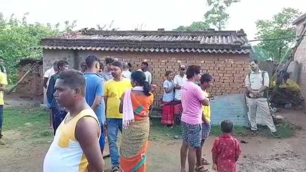 Jharkhand Crime News: झारखंड में अपराधियों ने धारदार हथियार से की एक शख्स की हत्या, जांच में जुटी पुलिस