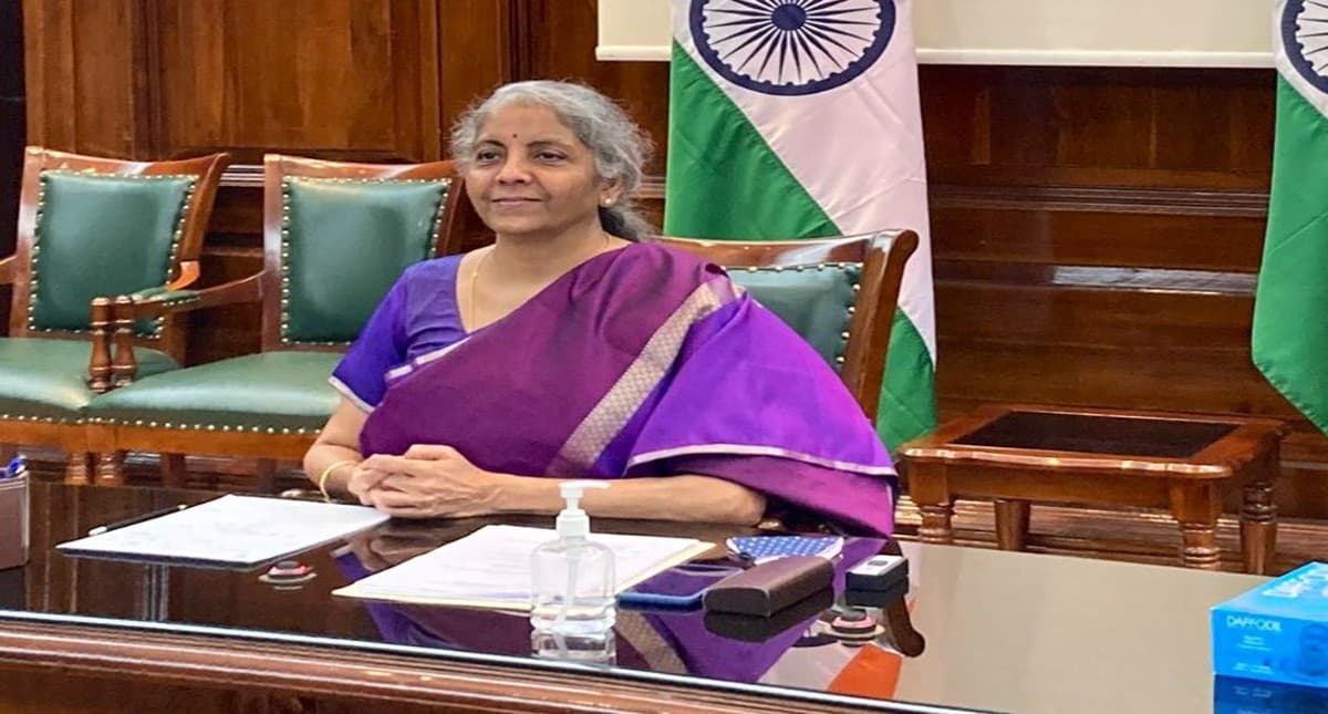 पेट्रोल और डीजल पर टैक्स से केंद्र सरकार ने जुटाये 8.02 लाख करोड़ रुपये, निर्मला सीतारमण ने संसद को दी जानकारी