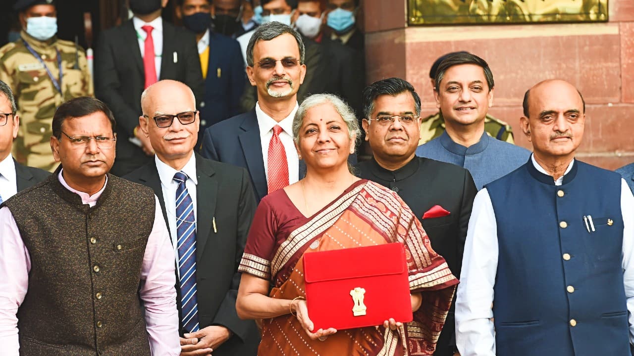 रक्षा क्षेत्र में अनुसंधान और विकास को उद्योग, स्टार्टअप्स और शैक्षिक क्षेत्र के लिए खोलेगी सरकार