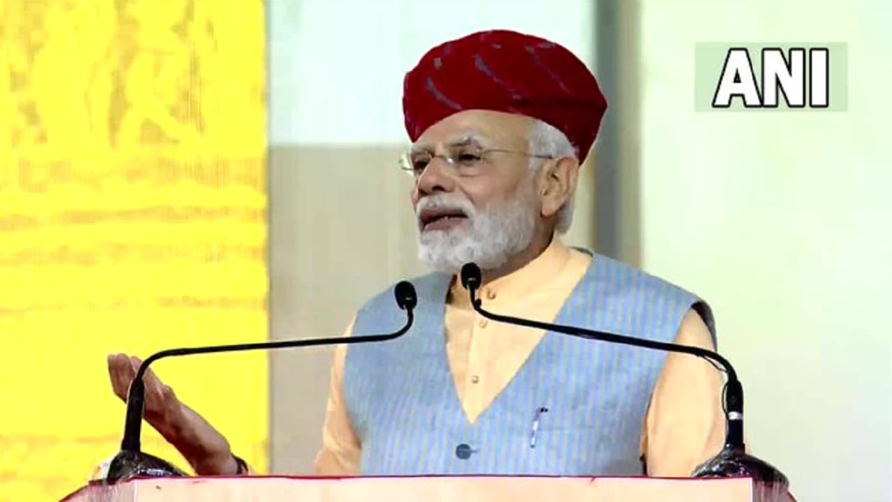 PM Modi In Gujarat: महसाणा में पीएम मोदी ने दी करोड़ों के विकास कार्यों की सौगात, जानिए क्या कुछ कहा…