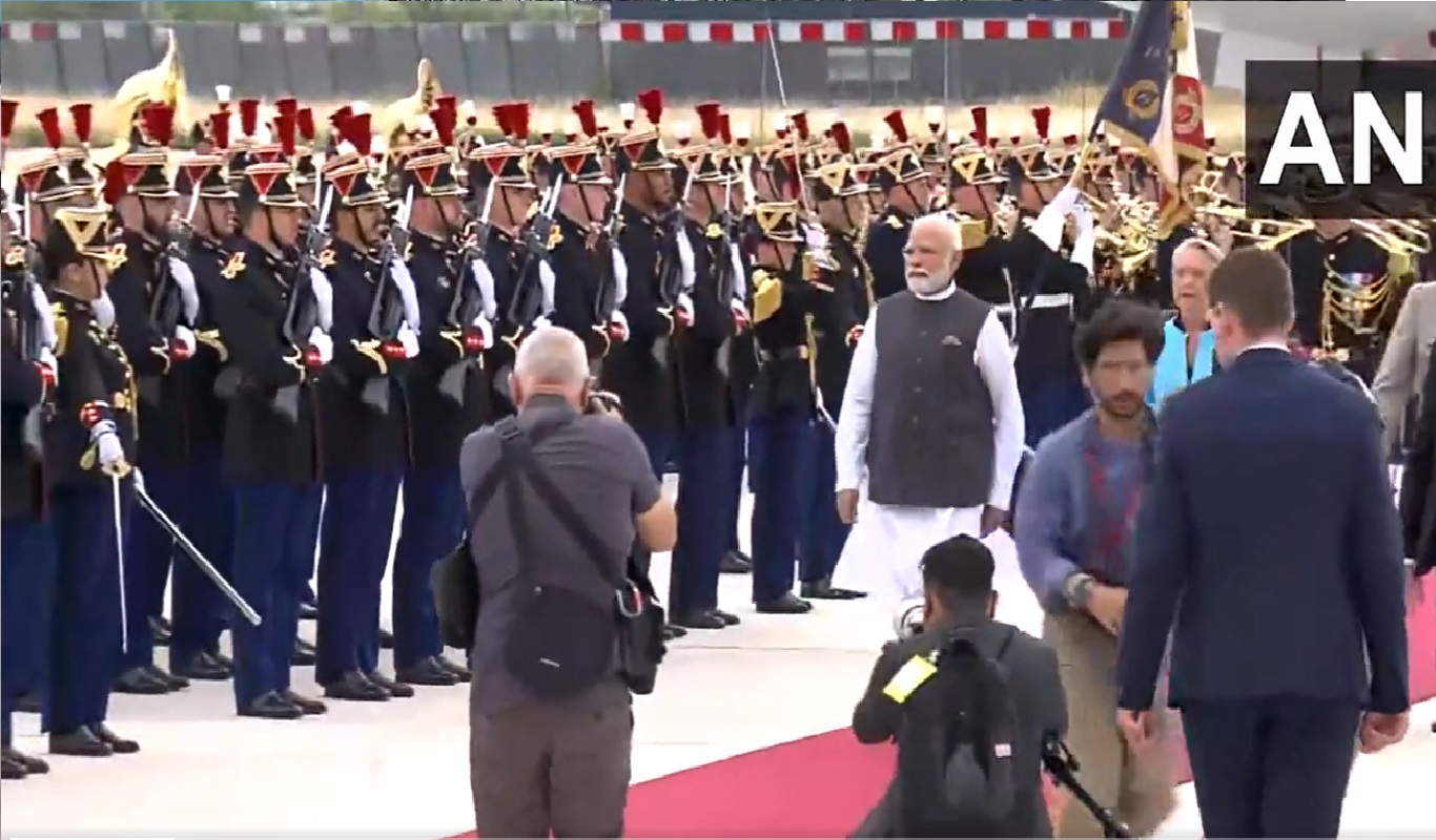 फ्रांस में प्रधानमंत्री मोदी का भव्य स्वागत, भारत माता की जय, वंदेमातरम के लगे नारे, देखें पूरा कार्यक्रम