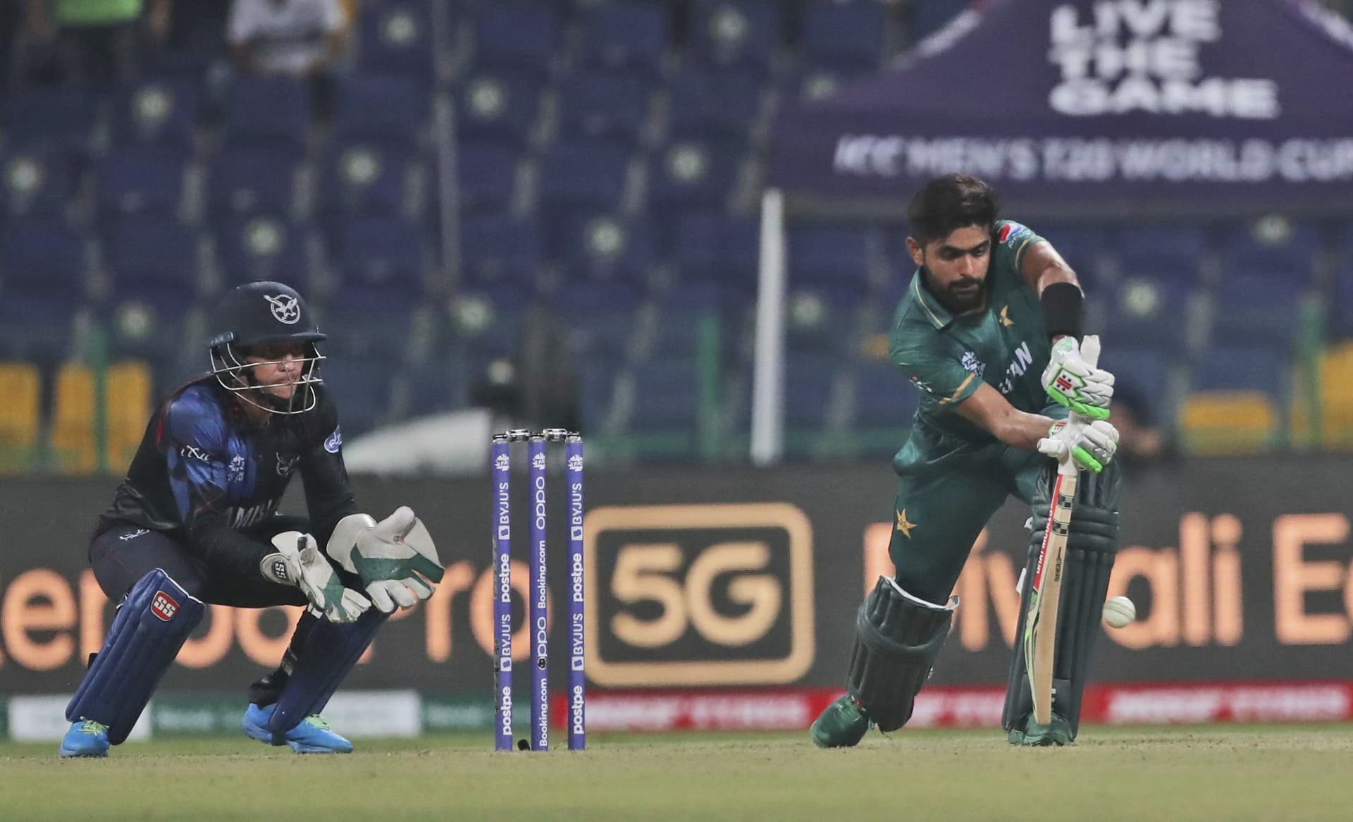 PAK vs NAM T20 WC: नामीबिया को हराकर पाकिस्तान सेमीफाइनल में, लगाया जीत का चौका