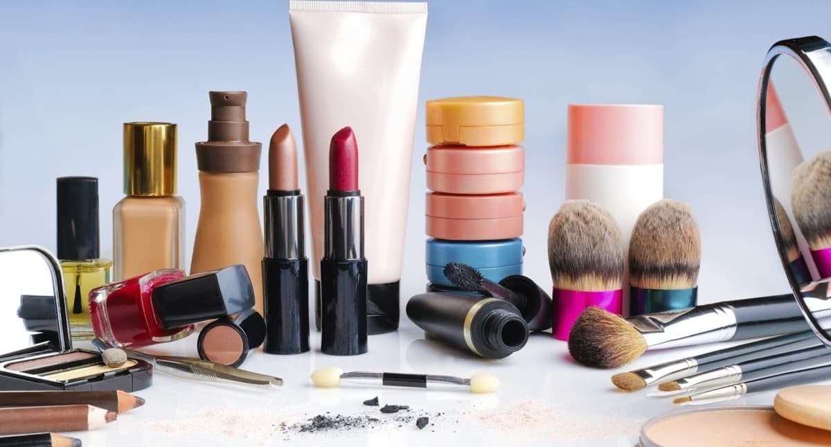 Personal Care: पर्सनल केयर प्रोडक्ट्स खरीदते समय इन बातों का रखें खास ध्यान