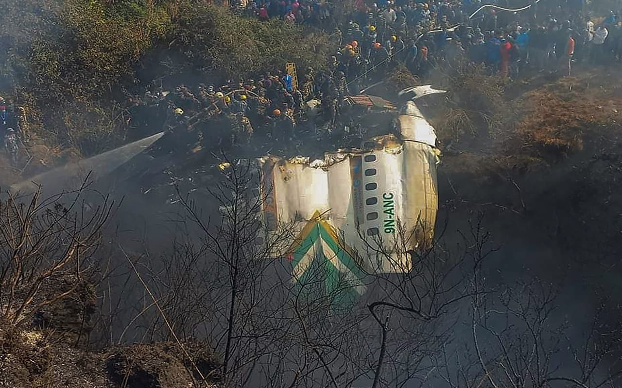 Nepal Plane Crash: मारे गए गाजीपुर के चारों दोस्तों का एक साथ हुआ अंतिम संस्कार, शवयात्रा में उमड़ी भारी भीड़