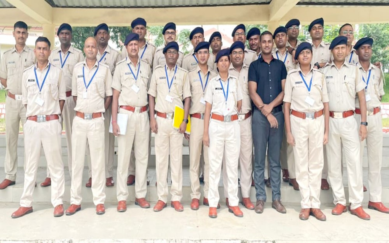 23 साल का यह एक्सपर्ट ASI से लेकर DSP तक को सिखा रहा फोरेंसिक साइंस की बारीकियां
