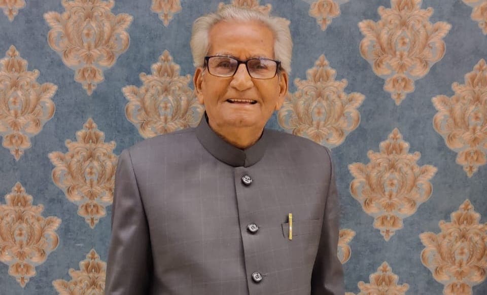 Aligarh News: कवि प्रो बुद्धसेन नीहार का निधन, AMU के प्रोफेसर ने ब्रह्मांड को लेकर रचीं हैं सैंकड़ों कविताएं! Aligarh News: कवि प्रो बुद्धसेन नीहार का निधन, AMU के प्रोफेसर ने ब्रह्मांड को लेकर रचीं हैं सैंकड़ों कविताएं!