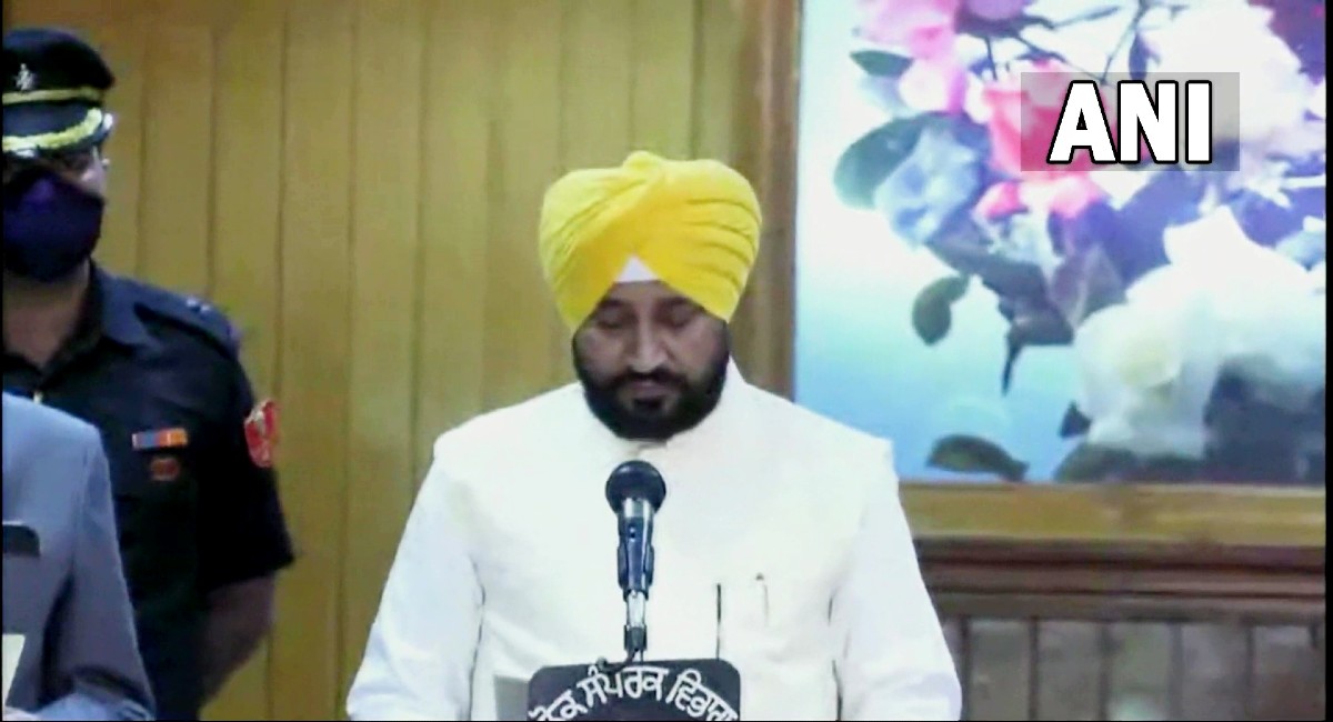 पंजाब के सीएम चरणजीत सिंह चन्नी के शपथ ग्रहण में दिखे राहुल, रंधावा बने डिप्टी सीएम, ऐसे समझें सियासी गेम