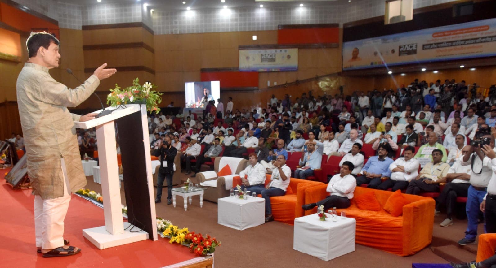 RACE अभियान में 734 नगरीय निकायों से मिला 5K क्विंटल प्लास्टिक, जानें लखनऊ को क्यों मिला सम्मान?