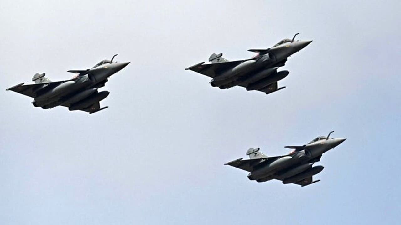 सुप्रीम कोर्ट ने राफेल सौदे की नए सिरे से जांच वाली याचिका को किया खारिज, विचार करने से किया इनकार
