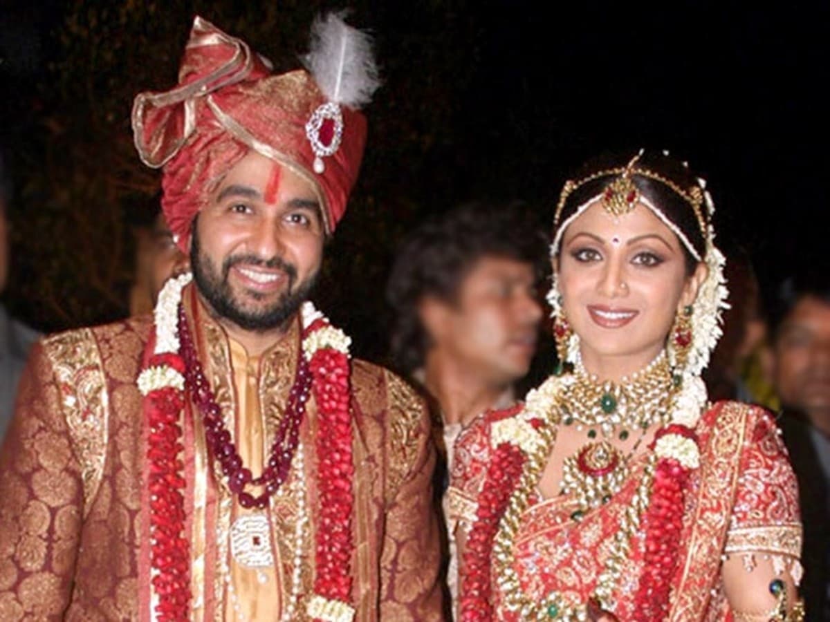 Shilpa Shetty ने राज कुंद्रा के लिए शादी की सालगिरह पर लिखा प्यार भरा मैसेज, शेयर की अनसीन तस्वीरें