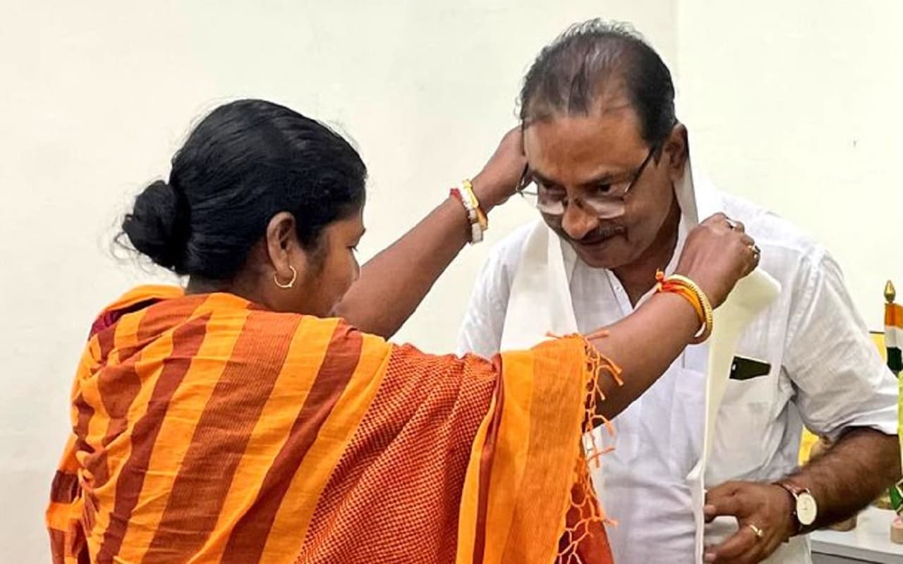 BJP: भाजपा में भारी फेरबदल, यूपी, त्रिपुरा के बदले गये अध्यक्ष, सौदान सिंह बनाये गये चुनाव प्रभारी BJP: भाजपा में भारी फेरबदल, यूपी, त्रिपुरा के बदले गये अध्यक्ष, सौदान सिंह बनाये गये चुनाव प्रभारी