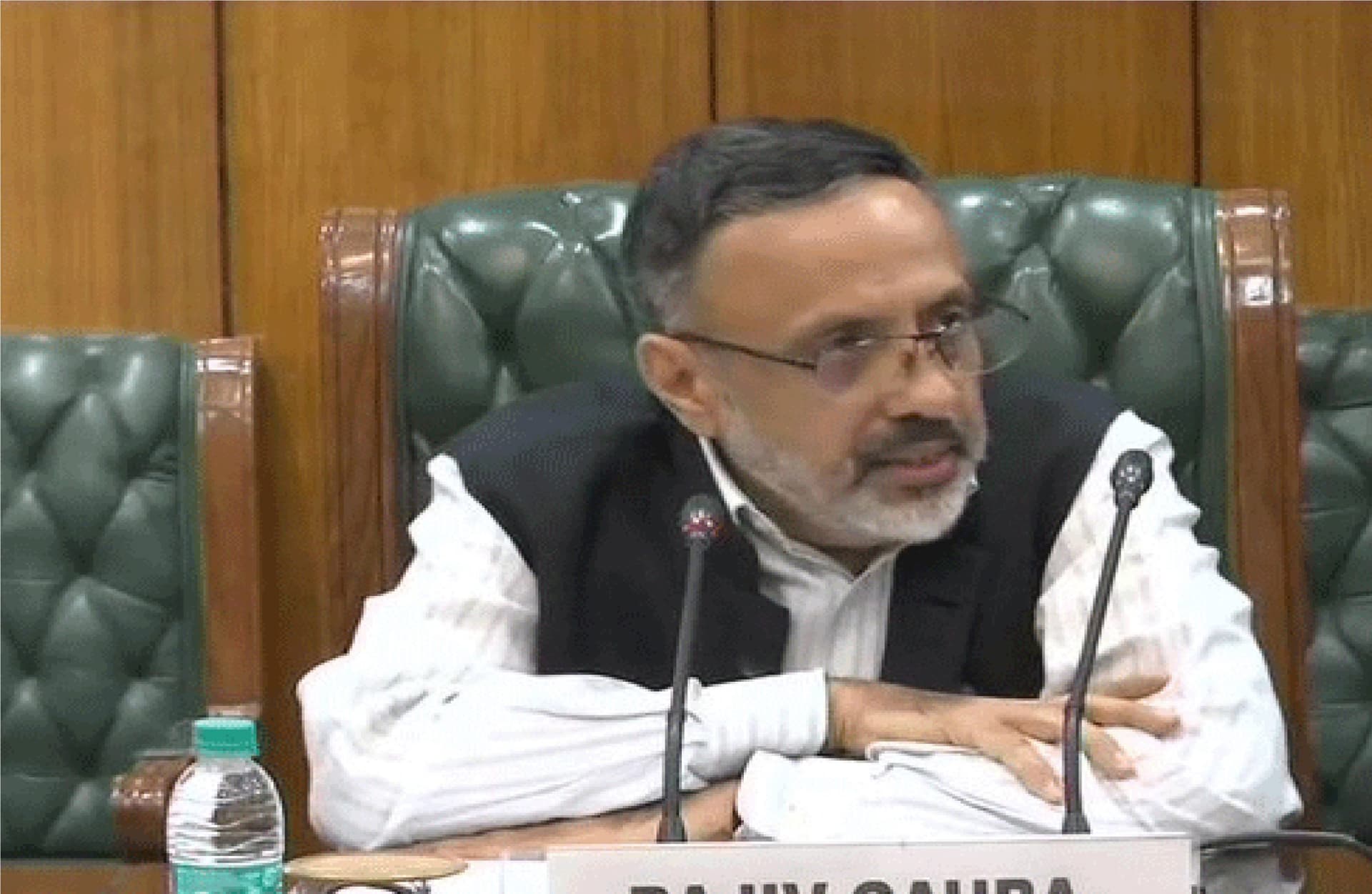 देश में बेकाबू हुआ कोरोना, कैबिनेट सचिव ने 10 राज्यों के मुख्य सचिवों से की बात