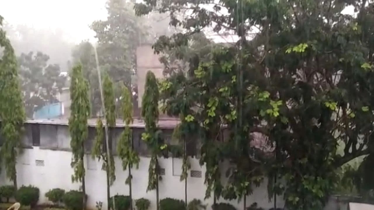 Jharkhand Weather Update : मौसम ने बदला करवट, रांची, गुमला, गढ़वा, लातेहार और पलामू में बारिश के आसार Jharkhand Weather Update : मौसम ने बदला करवट, रांची, गुमला, गढ़वा, लातेहार और पलामू में बारिश के आसार