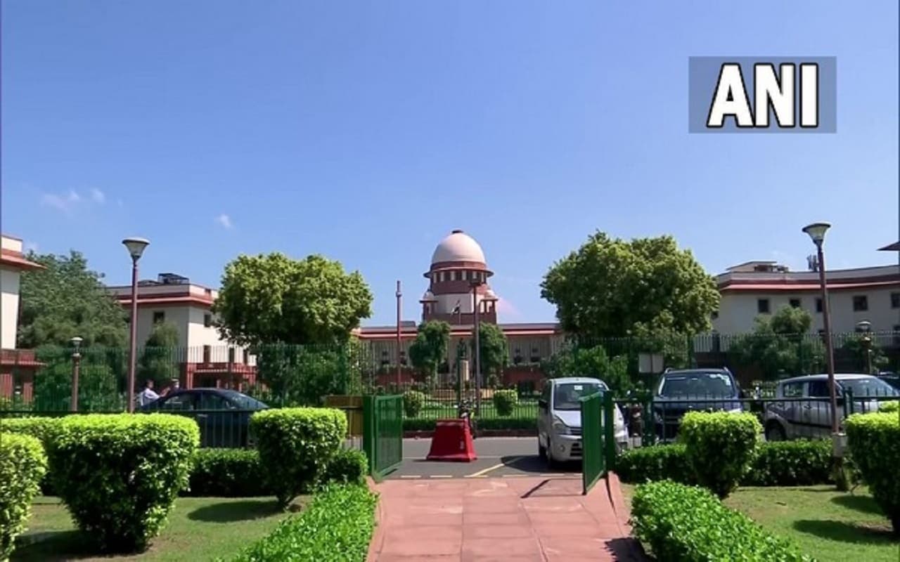 Hijab Case: ‘सिखों के कृपाण और पगड़ी की हिजाब से तुलना नहीं’, सुनवाई के दौरान SC की सख्त टिप्पणी