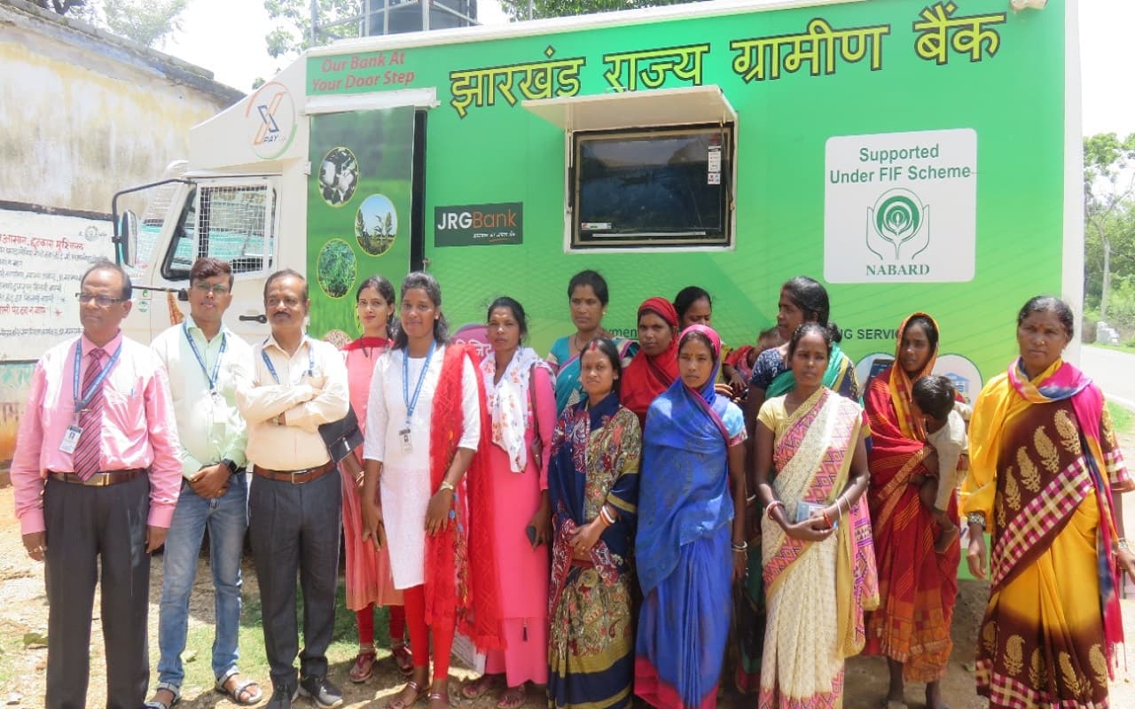 वित्तीय साक्षरता केंद्र काउंसलर: ग्रामीण अर्थव्यवस्था में बदलाव ला रहीं सखी मंडल की दीदियां, बन रही पहचान