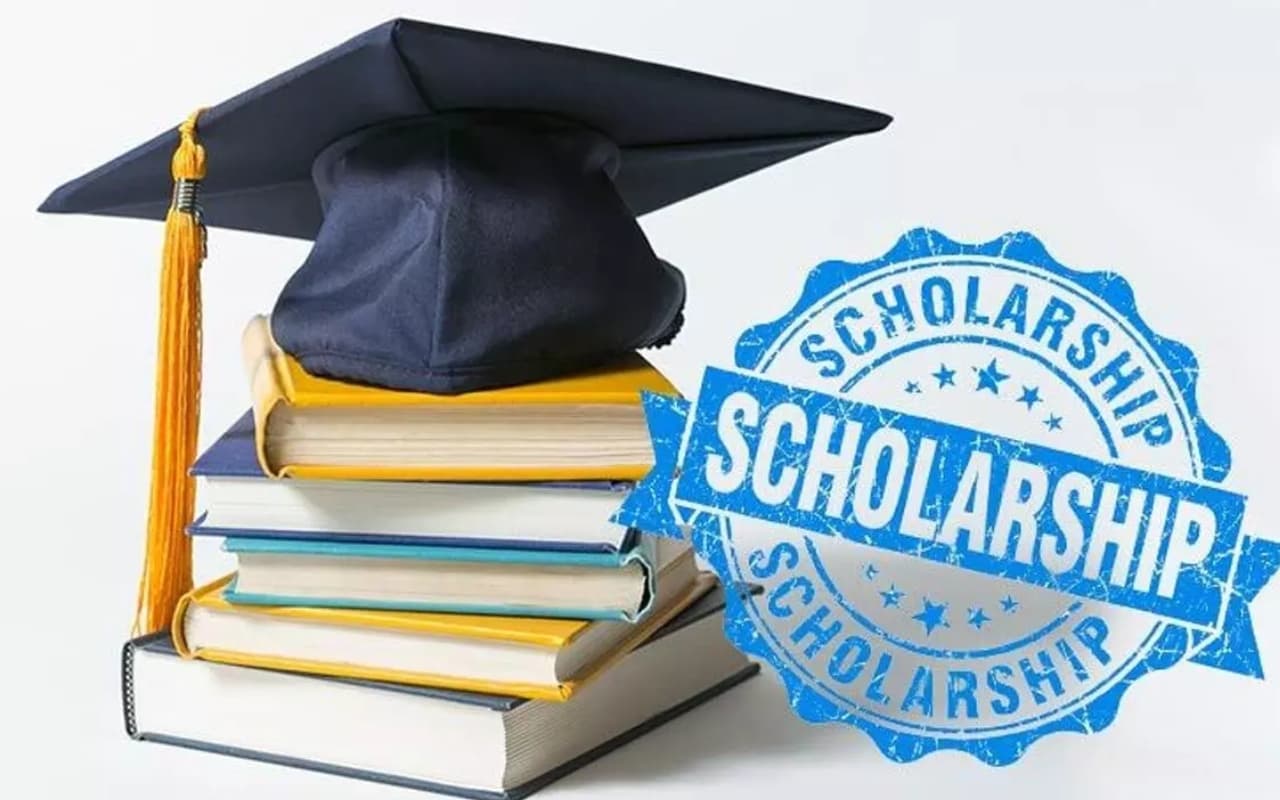 Scholarship 2024 : प्रोफेशनल ग्रेजुएशन कोर्स कर रही छात्राओं के लिए है यू-गो स्कॉलरशिप 2024-25