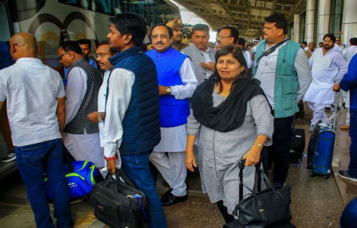 आज बेंगलुरु से वापस लौट जाएंगे सिंधिया समर्थक कांग्रेस के बागी विधायक, स्पेशल फ्लाइट से पहुंचेंगे भोपाल