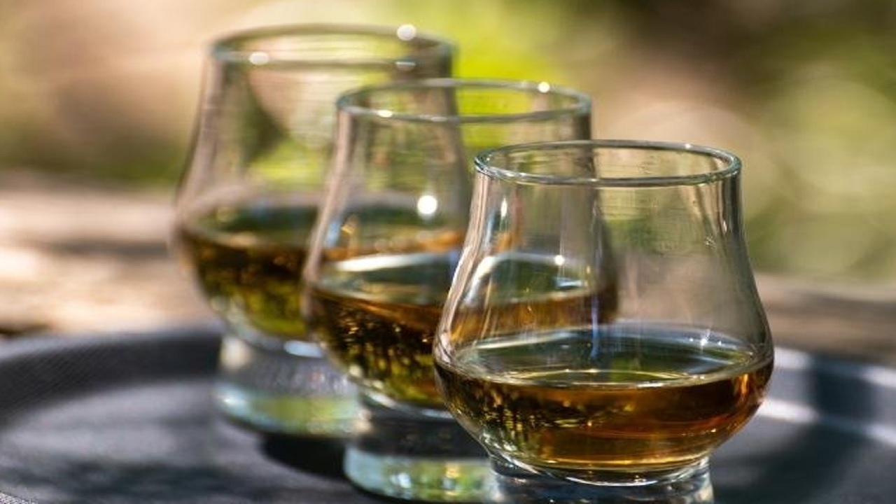 Whisky Import: भारत में बढ़ी स्कॉच व्हिस्की की मांग, वर्ष 2022 में 60 फीसदी बढ़ा आयात, यहां पढ़ें पूरी रिपोर्ट