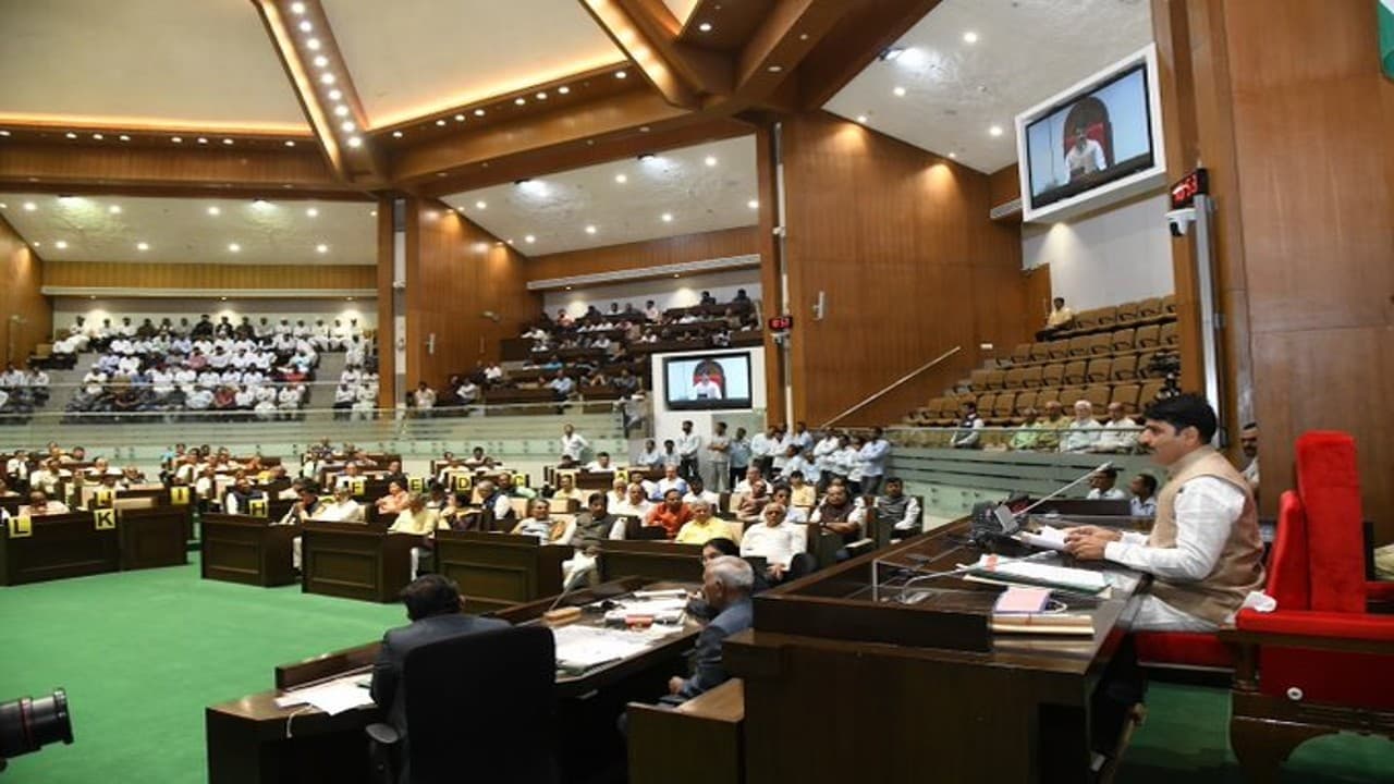 गुजरात विधानसभा में निर्विरोध स्पीकर चुने गए शंकर चौधरी, जेठाभाई भारवाड डिप्टी स्पीकर