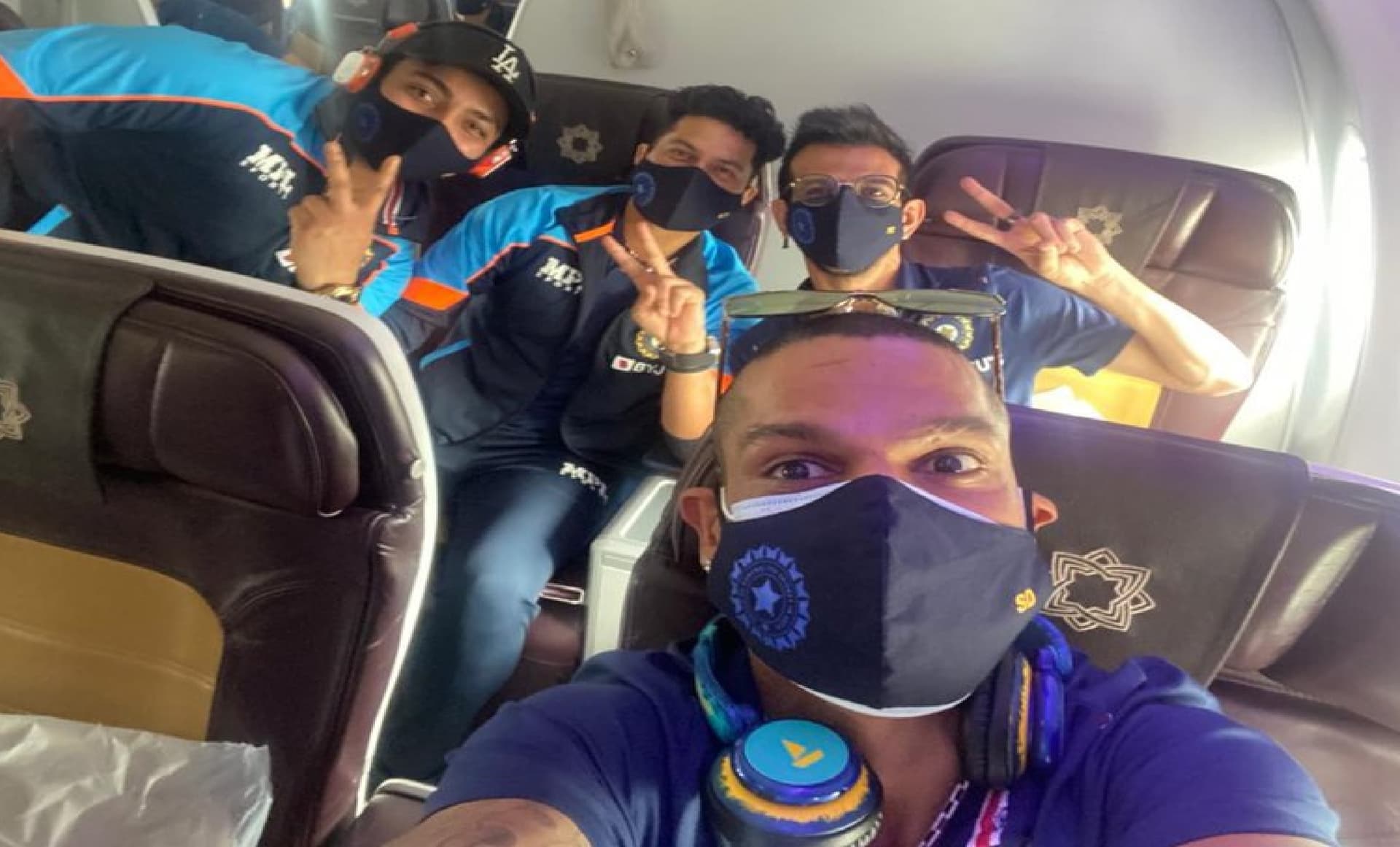 ‘गब्बर’ की अगुआई में श्रीलंका जीतने रवाना हुई टीम इंडिया, धवन ने शेयर की तसवीर, फैन्स बोले – ‘A टीम की तरफ बेइज्जती मत करवाना’