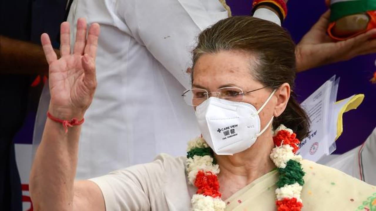 नेशनल हेराल्ड हेराफेरी मामले में आज ED में पेश नहीं होंगी सोनिया गांधी! कोरोना पॉजिटिव होने से मांगा समय