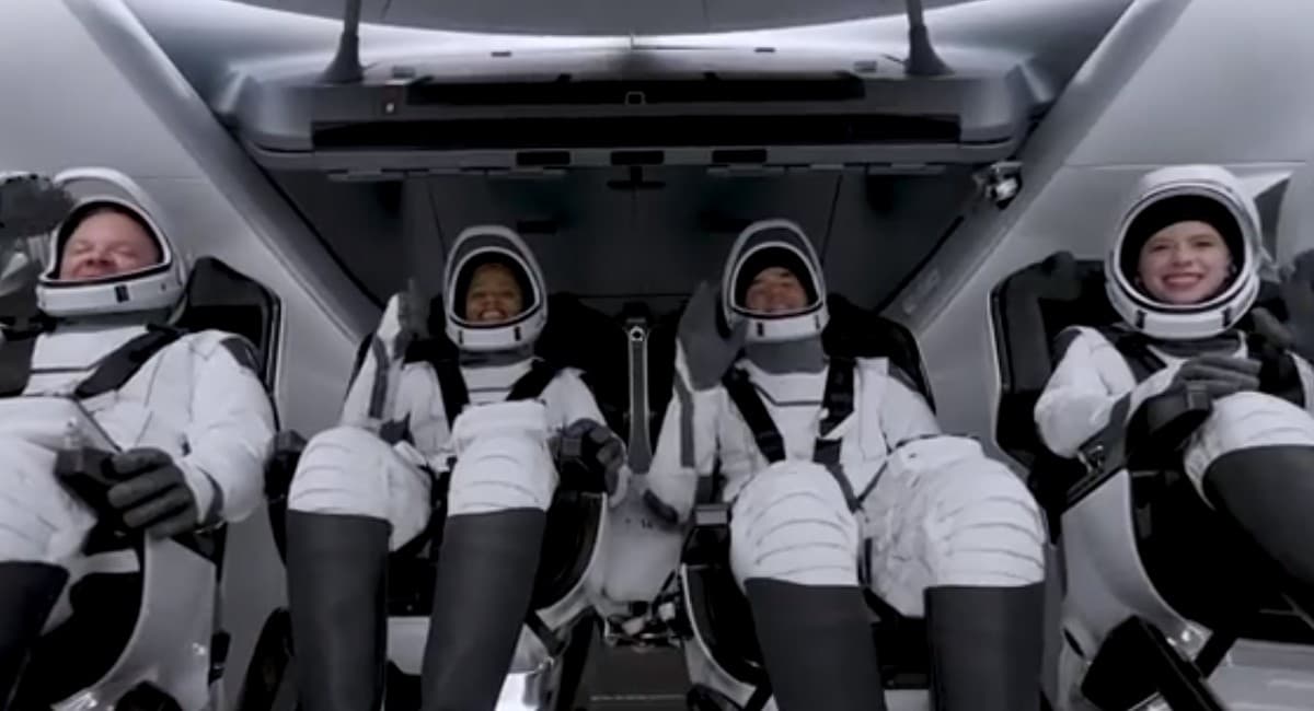 SpaceX Inspiration4: अंतरिक्ष में पहली बार धरती के 4 लोगों ने रखा कदम, एलन मस्क की SpaceX ने रचा इतिहास