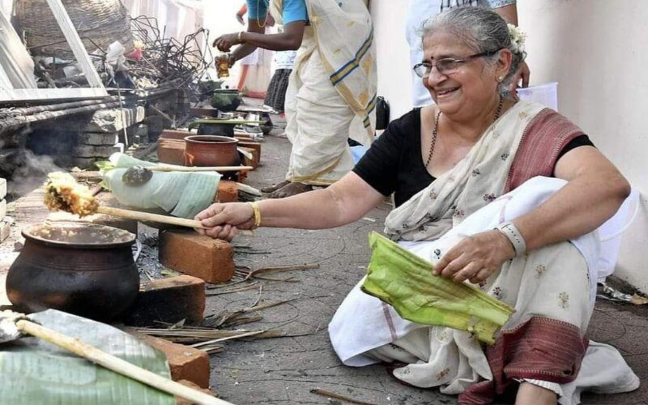 VIRAL : अरबों की मालकिन और ब्रिटिश पीएम की सास पद्मश्री सुधा मूर्ति ने सड़क पर क्यों बनाया खाना?