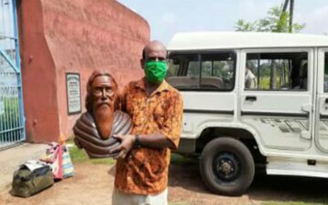 जेल में लकड़ी के चूर्ण से बनायी रवींद्रनाथ टैगोर की मूर्ति, विश्वभारती को सौंपेगा कैदी
