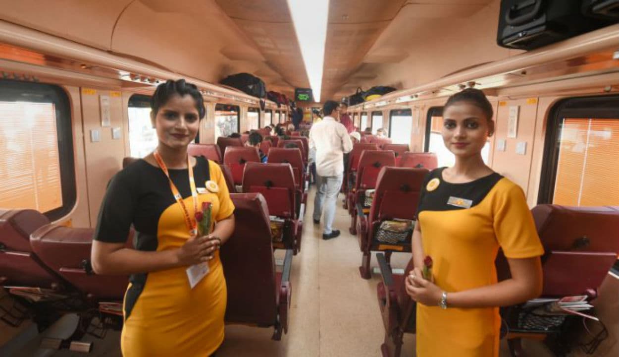 राजधानी के किराये में ही अब करें तेजस से यात्रा, कोचों में पर्दे की जगह लगेंगे रोलर ब्लाइंड