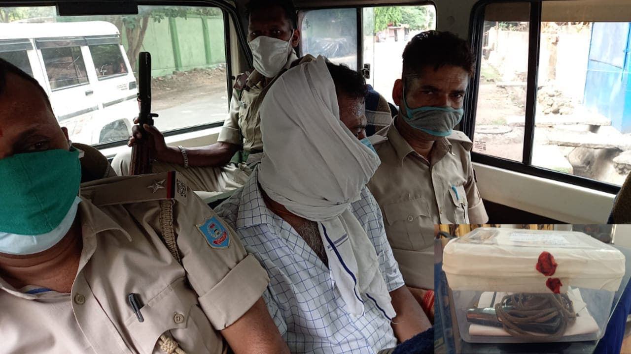 Jharkhand Crime News : जमशेदपुर के जुगसलाई में होटल कारोबारी की हत्या मामले में पूर्व जिप उपाध्यक्ष के पति टुनटुन सिंह गिरफ्तार, हथियार बरामद Jharkhand Crime News : जमशेदपुर के जुगसलाई में होटल कारोबारी की हत्या मामले में पूर्व जिप उपाध्यक्ष के पति टुनटुन सिंह गिरफ्तार, हथियार बरामद