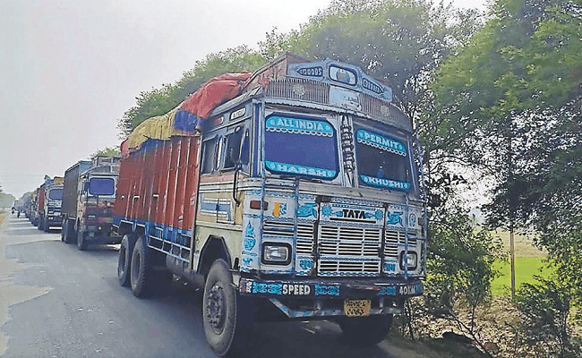 डूमरांव में एनएच 84 सड़क पर ट्रक चालक से हथियार के बल पर 75 हजार रुपये की लूट